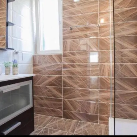 فيلة Aristia سيغيت فغانييتْسا